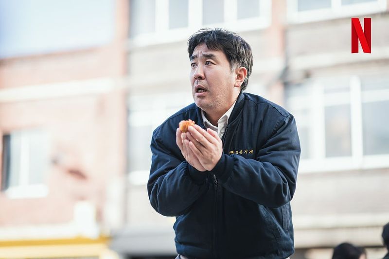 Potongan adegan drama Korea Netflix Chicken Nugget.