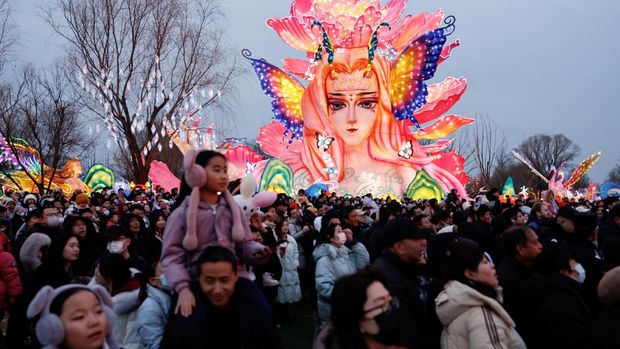 People enjoy light installations at a park on Lantern Festival, which marks the end of the Lunar New Year celebrations, in Beijing, China February, 24, 2024. REUTERS/Tingshu Wang