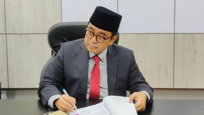 Guru Besar UIN Syarif Hidayatullah Jakarta, Ahmad Tholabi Kharlie