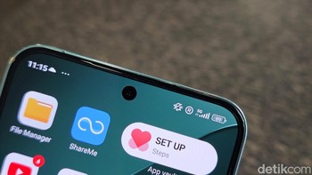 Xiaomi 14 memiliki bentangan 6,36 inch AMOLED CrystalRes 1,5K (2670 x 1200). Refresh ratenya 1-120Hz, kepadatan 460 ppi dan tingkat kecerahan maksimum 3.000 nits. ;Foto: Agus Tri Haryanto/detikINET