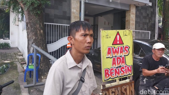 Ilham saat ditemui awak media di depan Kelurahan Kiduldalem.