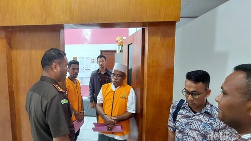 Kejari Lembata menetapkan NN dan PPL sebagai tersangka kasus tindak pidana korupsi pengelolaan keuangan dana desa di Desa Tanjung Batu, Kecamatan Ile Ape, Kabupaten Lembata, Nusa Tenggara Timur (NTT). (Foto: Istimewa)