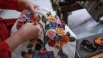 Kece Banget! Kerajinan Batik Disulap Jadi Baju hingga Gantungan Kunci