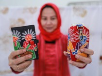 Kece Banget! Kerajinan Batik Disulap Jadi Baju hingga Gantungan Kunci