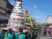 Ada Gunungan Buku di Kirab Hari Jadi Banjarnegara, Langsung Ludes Jadi Rebutan