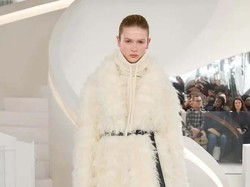 10 Koleksi Michael Kors Fall 2024, Busana Timeless Terinspirasi Gaya 1930-an