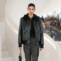 Fashion show koleksi Michael Kors Fall/Winter 2024 dalam New York Fashion Week 2024. Michael Kors mengungkapkan makna timelessness yang menjadi tema koleksi busana terbarunya ini. Ketika kita berbicara tentang apa yang abadi dan apa yang bertahan—itu adalah kualitas, itu adalah kesederhanaan, itu adalah kecanggihan, itu adalah pakaian yang membuat Anda merasa percaya diri dan kuat, ujarnya. Foto: [Dok. Michael Kors].
