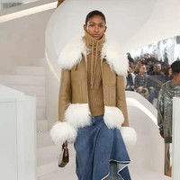 Fashion show koleksi Michael Kors Fall/Winter 2024 dalam New York Fashion Week 2024. Michael Kors mengungkapkan makna timelessness yang menjadi tema koleksi busana terbarunya ini. Ketika kita berbicara tentang apa yang abadi dan apa yang bertahan—itu adalah kualitas, itu adalah kesederhanaan, itu adalah kecanggihan, itu adalah pakaian yang membuat Anda merasa percaya diri dan kuat, ujarnya. Foto: [Dok. Michael Kors].