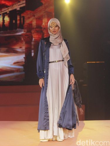 Koleksi Zaskia Sungkar dan Shireen