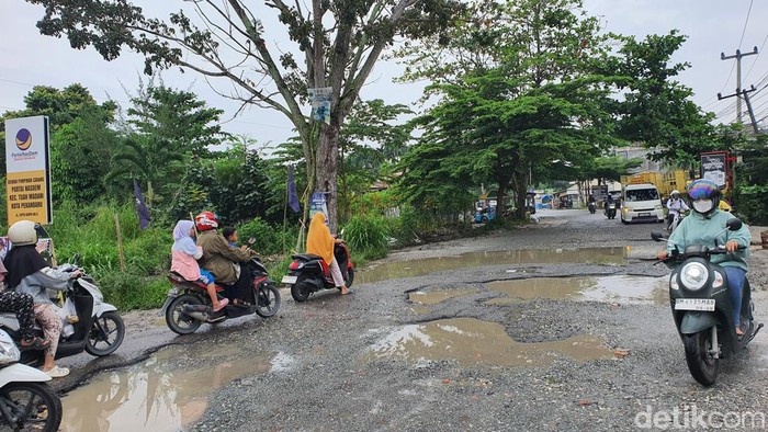 Kondisi Jalan Cipta Karya rusak parah (Raja Adil Siregar/detikSumut)