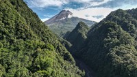 Data BPPTKG menunjukkan morfologi kubah lava barat daya mengalami perubahan akibat adanya aktivitas awan panas guguran dengan volume kubah lava terukur sebesar 2.663.300 meter kubik dan kubah lava tengah sebesar 2.358.400 meter kubik dan laju deformasi sebesar 1,7 sentimeter per hari.