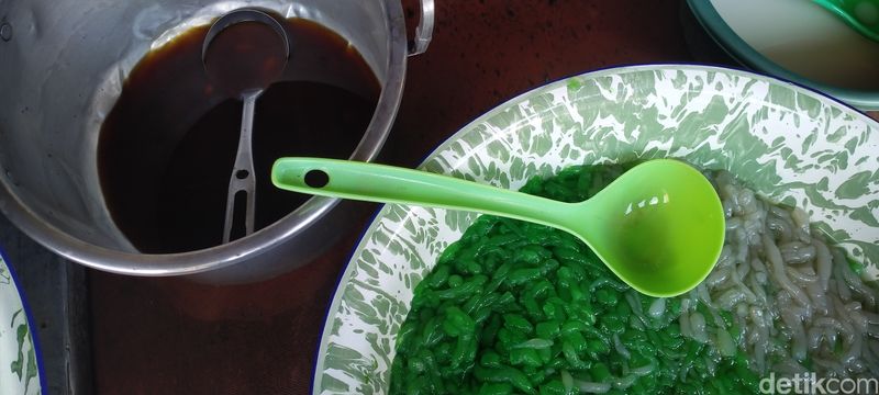 Kuliner di Pasar Ngasem: apem beras hingga dawet. Foto diunggah Senin (26/2/2024).