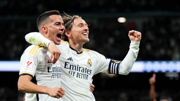 MADRID, SPAIN - FEBRUARY 25: Luka Modric of Real Madrid celebrates scoring his teams first goal with Lucas Vazquez during the LaLiga EA Sports match between Real Madrid CF and Sevilla FC at Estadio Santiago Bernabeu on February 25, 2024 in Madrid, Spain. (Photo by Angel Martinez/Getty Images)