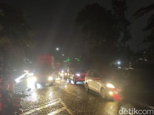 Sidoarjo Macet di Mana-mana, Lalu Lintas Tol Turut Tersendat
