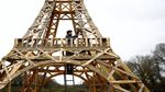 Menara Eiffel dari Kayu Siap Sambut Olimpiade Paris