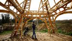 Menara Eiffel dari Kayu Siap Sambut Olimpiade Paris