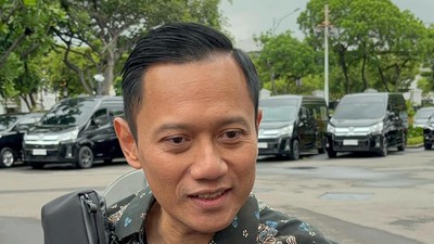 Perdana! Begini Gaya AHY di Sidang Paripurna Bareng Jokowi-Moeldoko