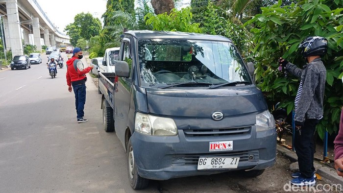 Mobil yang dikendarai M Rian, pengemudi yang tewas di Simpang Polda Sumsel.