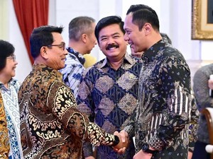 Momen Akur di Istana Jadi Sorotan, Moeldoko dan AHY Kompak Sebut Hal Biasa