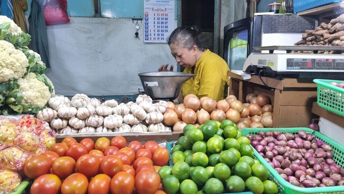 pedagang sembako pasar Genteng Surabaya