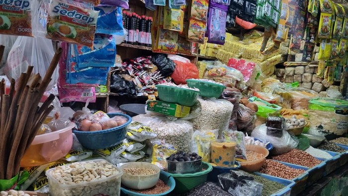 pedagang sembako pasar Genteng Surabaya