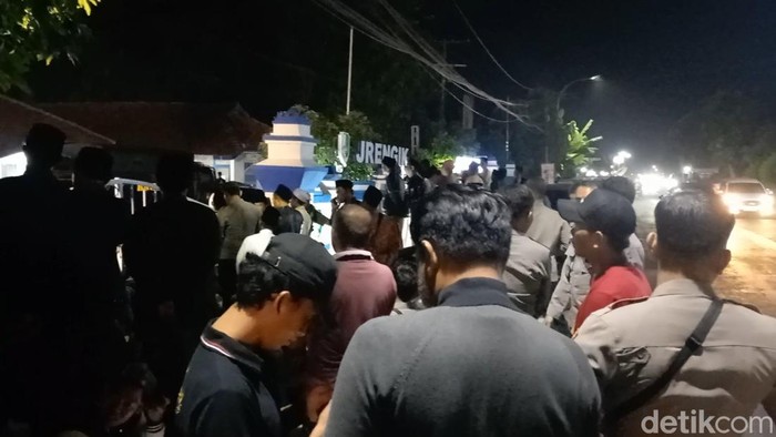 Penghitungan suara di salah satu kccamatan Sampang ditunda