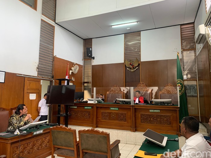 Pihak Polda Metro Jaya tak bacakan isi kesimpulannya di sidang praperadilan Aiman Witjaksono, 26 Februari 2024. (Mulia Budi/detikcom)