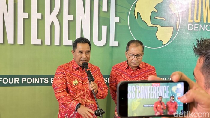Pj Gubernur Sulsel Bahtiar Baharuddin bersama Wali Kota Makassar Danny Pomanto.