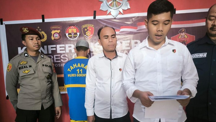 Polisi menggelar konferensi pers kasus penangkapan ayah perkosa anak kandung di Gorontalo.