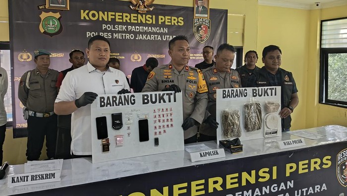 Polsek Pademangan menangkap 3 pengedar jaringan bandar Kebon Pisang (Bonpis) Jakarta Utara.