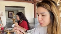 Wanita yang kini tinggal di Bali ini sedang sarapan di Tangelo Bali. Ia merekomendasikan menu Korean Beef Bowl yang empuk juicy! Foto: Instagram itssheilamj