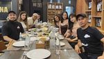 Potret Sheila Marcia Rayakan Ultah dan Hari Pernikahan dengan Kulineran