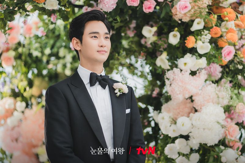 Foto pernikahan Kim Ji Won dan Kim Soo Hyun di drama Korea Queen of Tears.