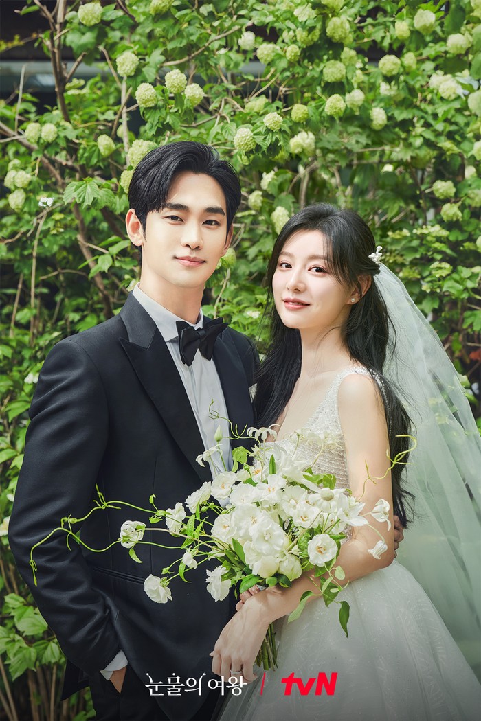 Foto pernikahan Kim Ji Won dan Kim Soo Hyun di drama Korea Queen of Tears.