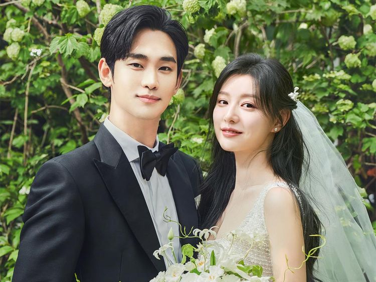 Foto Nikahan Kim Soo Hyun-Kim Ji Won Ini Cocok Buat Cover AU!