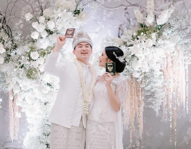 Tepat pada 25 Februari 2024 Rachelly putri Helmy Yahya resmi menikah dengan kekasihnya, Park Younggwang yang merupakan pria asal Korea. Pernikahan keduanya digelar dengan mengusung adat Palembang. Foto: Instagram/@rachellyahya/@bootesphotography