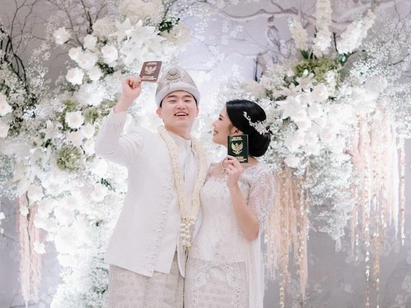 Foto Pernikahan Putri Helmy Yahya & Pria Korea, Menawan Pakai Adat Palembang