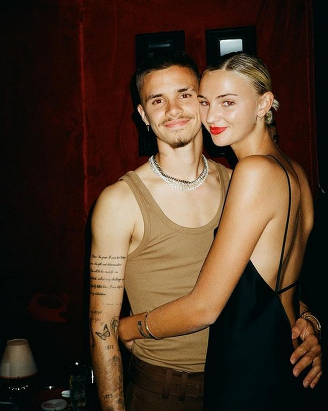 Tak sekadar cinta monyet, keduanya berhasil melalui banyak rintangan hubungan dan mendewasakan mereka secara pribadi. Hal tersebut yang diungkap oleh Mia dalam Instagram Story-nya sekaligus menyatakan dirinya telah putus dari Romeo.  Foto: dok. Instagram/@romeobeckham