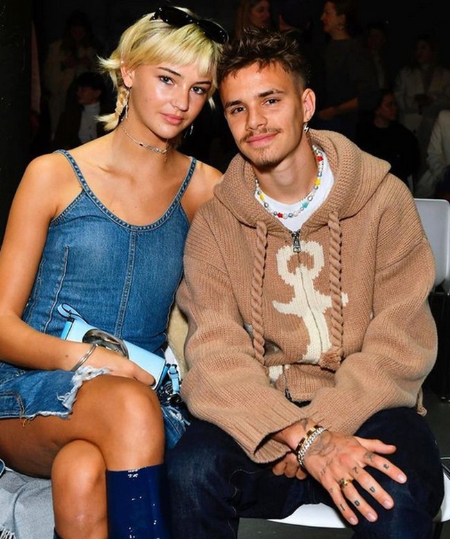 Keduanya mulai berkencan pada tahun 2019 tetapi masih menutup diri dari publik. Penampilan bersama pertama kali di depan umum adalah di karpet merah November 2021. Foto: dok. Instagram/@romeobeckham