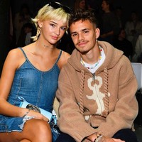 Keduanya mulai berkencan pada tahun 2019 tetapi masih menutup diri dari publik. Penampilan bersama pertama kali di depan umum adalah di karpet merah November 2021. Foto: dok. Instagram/@romeobeckham