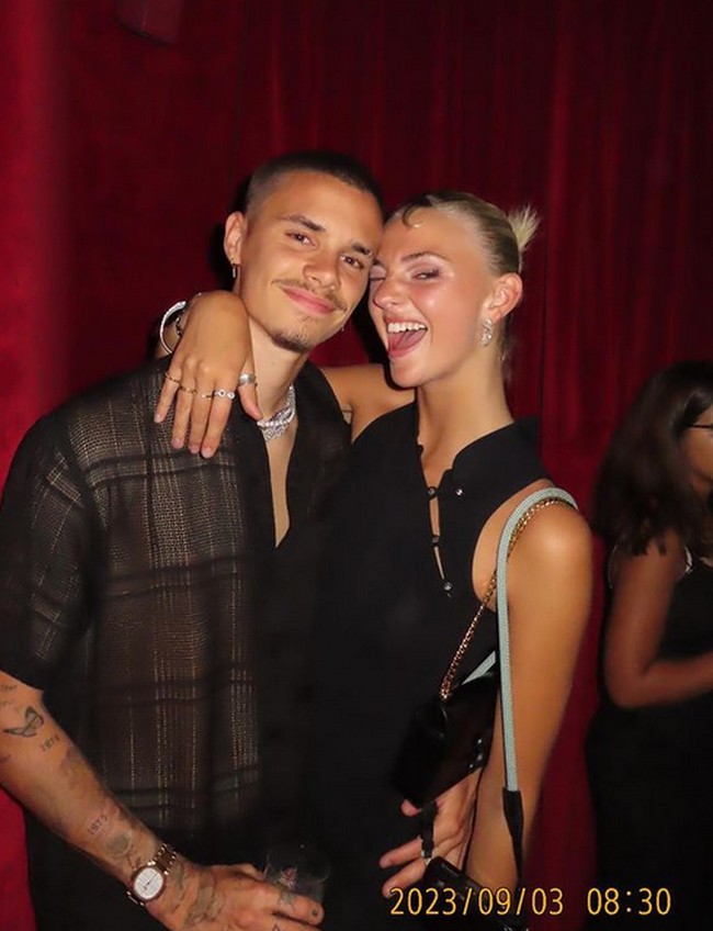 “Ini ro, kami telah tumbuh bersama sejak kami berusia 16 tahun!! Cinta mengambil bentuk & jalan yang berbeda seiring dewasa.” Model tersebut menekankan bahwa dia dan pemain sepak bola tersebut tidak lagi terlibat hubungan romantis tetapi telah beralih menjadi teman. Foto: dok. Instagram/@romeobeckham