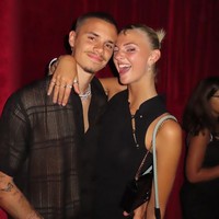 “Ini ro, kami telah tumbuh bersama sejak kami berusia 16 tahun!! Cinta mengambil bentuk & jalan yang berbeda seiring dewasa.” Model tersebut menekankan bahwa dia dan pemain sepak bola tersebut tidak lagi terlibat hubungan romantis tetapi telah beralih menjadi teman. Foto: dok. Instagram/@romeobeckham