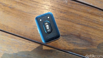 Perangkat ini dilengkapi sejumlah sensor untuk memantau detak jantung, kadar oksigen dalam darah, tingkat stress, dan tidur. Galaxy Fit 3 juga bisa mendukung fitur tracking untuk 101 jenis olahraga. Foto: Virgina Maulita Putri/detikINET