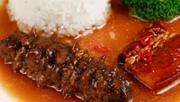 Sea cucumber atau timun laut dan atau juga yang populer dengan nama teripang di Indonesia bukan sembarang seafood. Hewan dengan bentuk yang bulat memanjang ini laris diborong dengan harga Rp 1,8 juta per 450 gram. Foto: Chefs Pencil