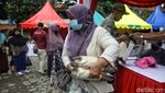Semringah Warga Bisa Beli Sembako dengan Harga Terjangkau