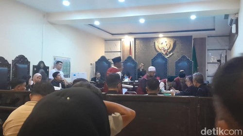 Sidang penyerangan polisi di PN Mataram.
