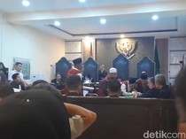 8 Penyerang Polisi di Mataram Terancam 4 Tahun Bui, Keluarga Minta Bebas