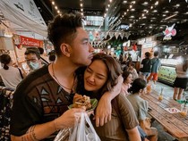 Mesranya Siti Badriah Saat Kulineran Bareng Suami di Thailand