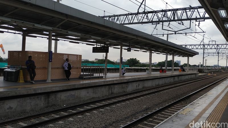 Situasi Stasiun Manggarai, Jaksel, 26 Februari 2024, pukul 10.25 WIB. (Tina Susilawati/detikcom)