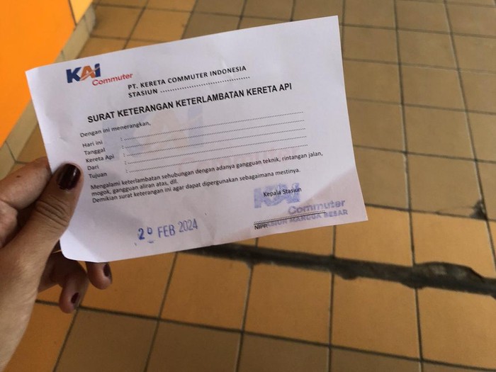 Surat keterangan keterlambatan KRL. (Dokumentasi Mega @PernebangRoket)